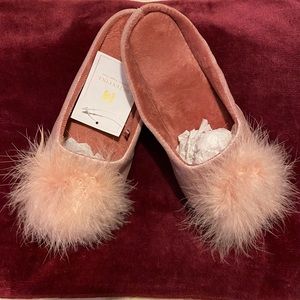 NWT BCTEX COLL fancy feather vogue love slippers size 7-8
